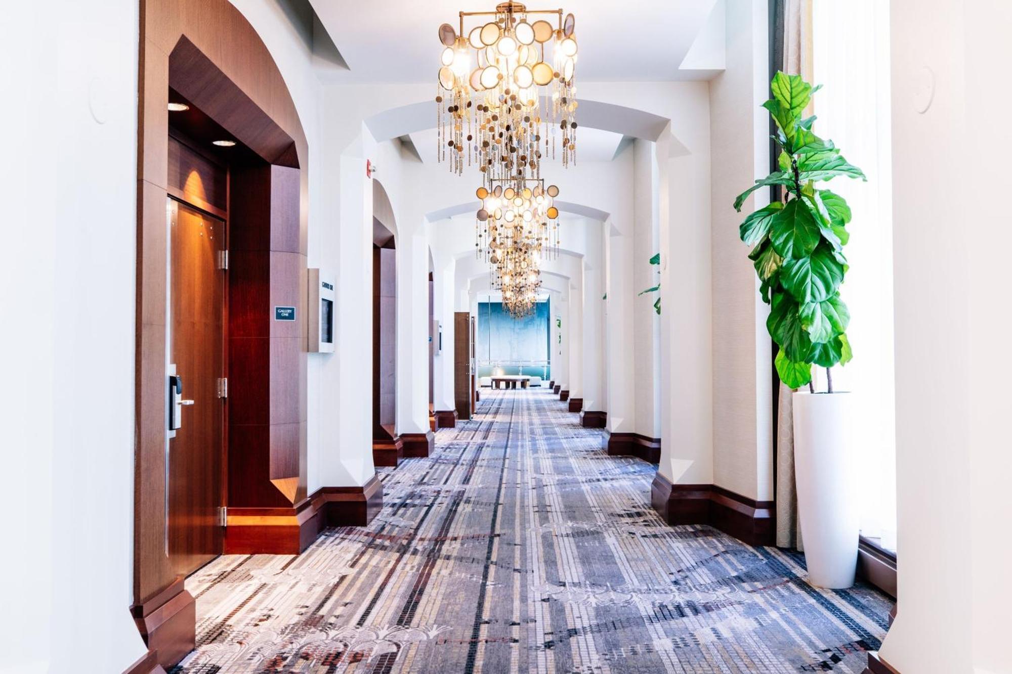 The Gwen, A Luxury Collection Hotel, Michigan Avenue Чикаго Екстериор снимка