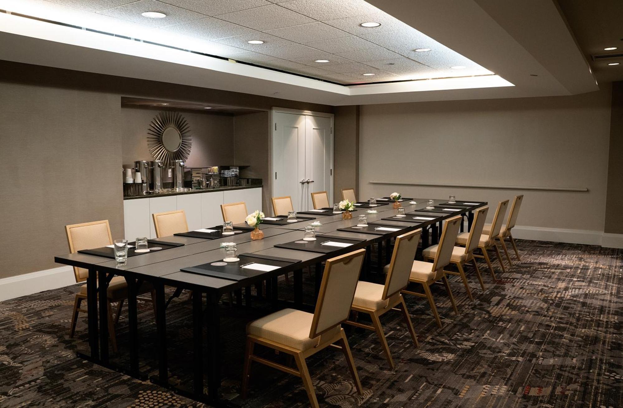 The Gwen, A Luxury Collection Hotel, Michigan Avenue Чикаго Екстериор снимка