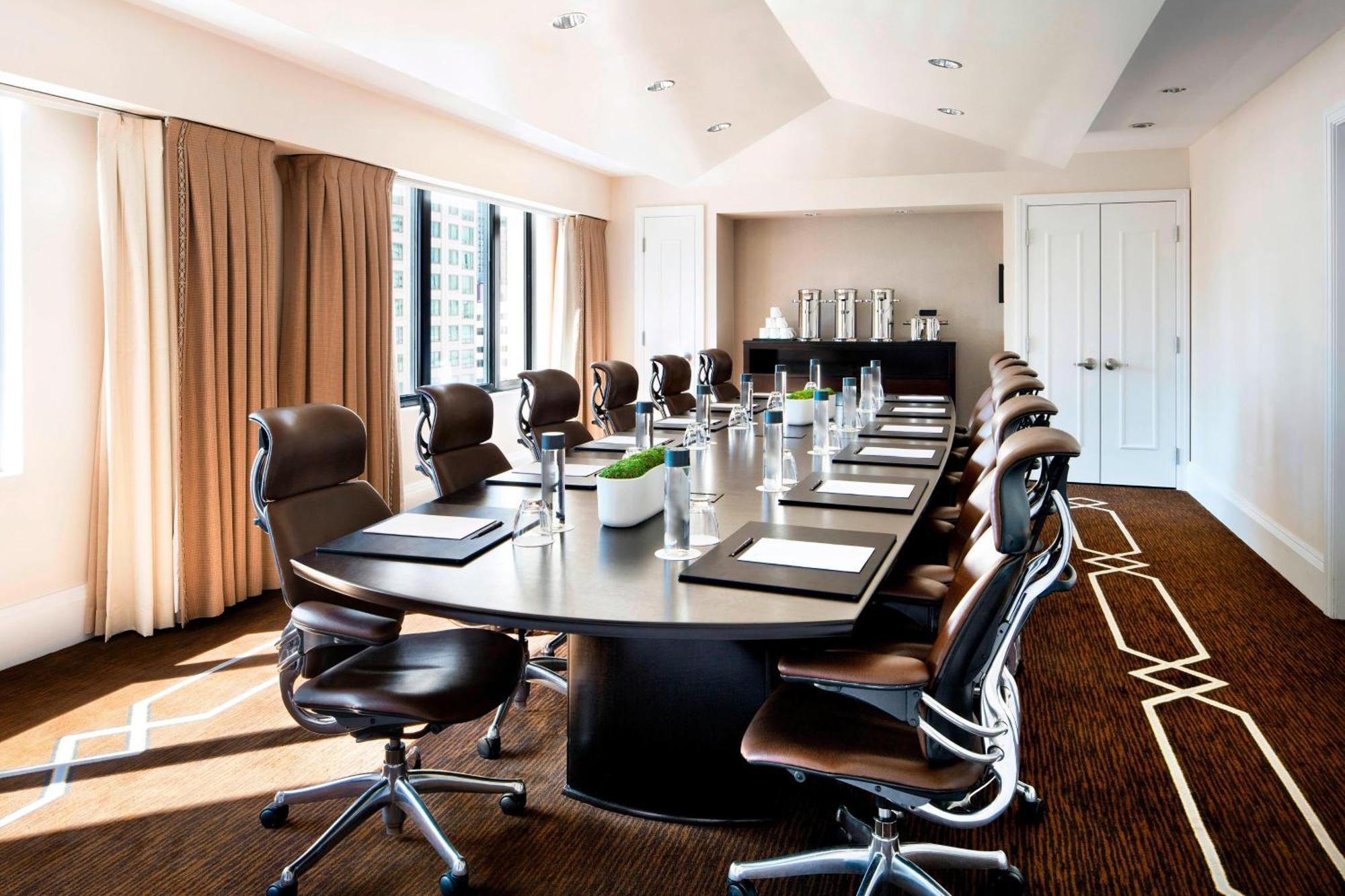 The Gwen, A Luxury Collection Hotel, Michigan Avenue Чикаго Екстериор снимка